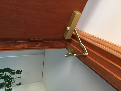 毎日開閉サポートする部品！