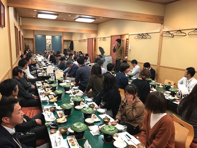 毎年恒例の忘年会を開催しました。