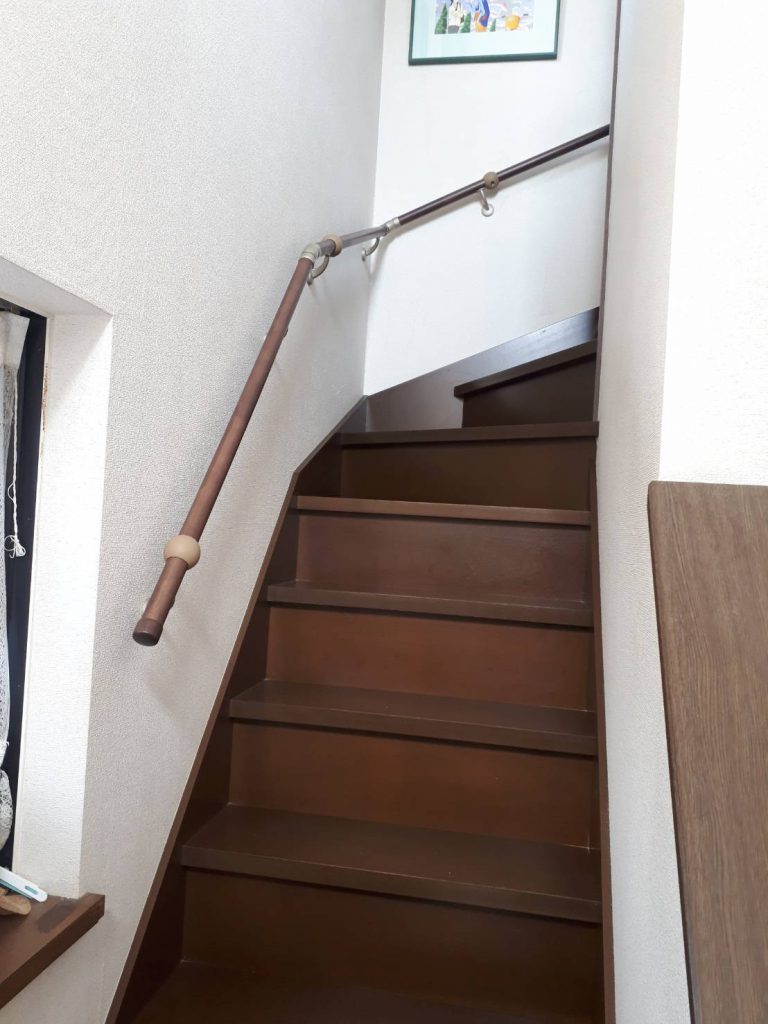 手すりの後付け工事行いました(^^)/