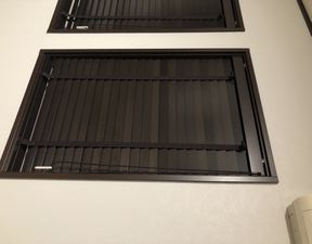 窓際をスッキリ仕上げる「ブラインド」