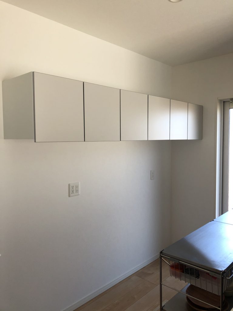 キッチン吊戸を後付けしました！