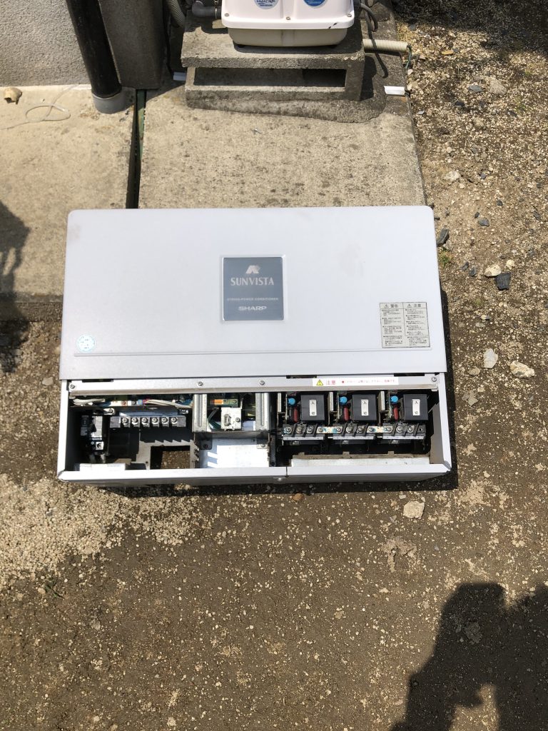 太陽光のパワコン交換実施！！