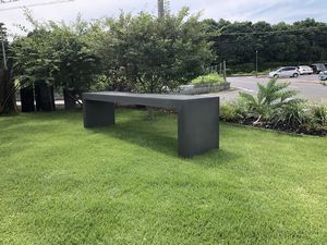 ベンチのある庭