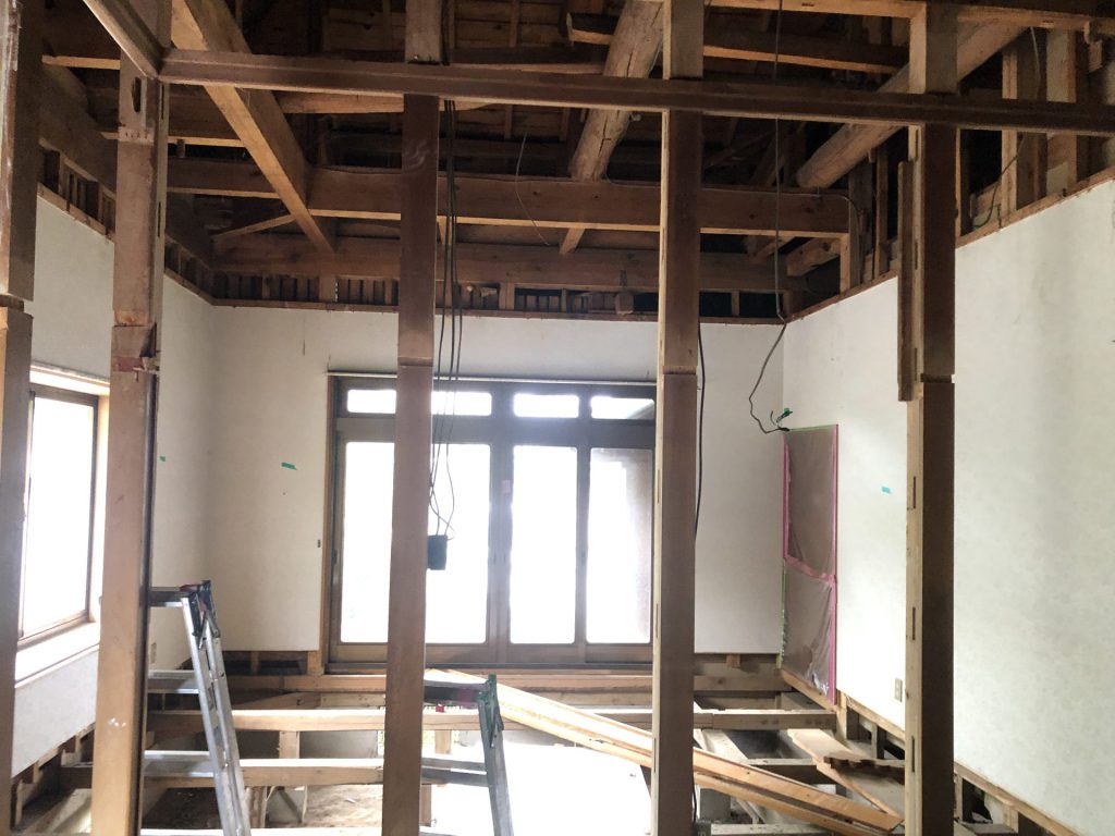 リノベーションの解体工事